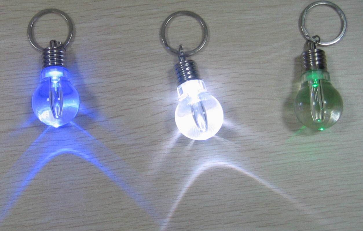 LED bulb flashlight keychain with customized logo wholesale price: $0.67 quantity need 500pcs